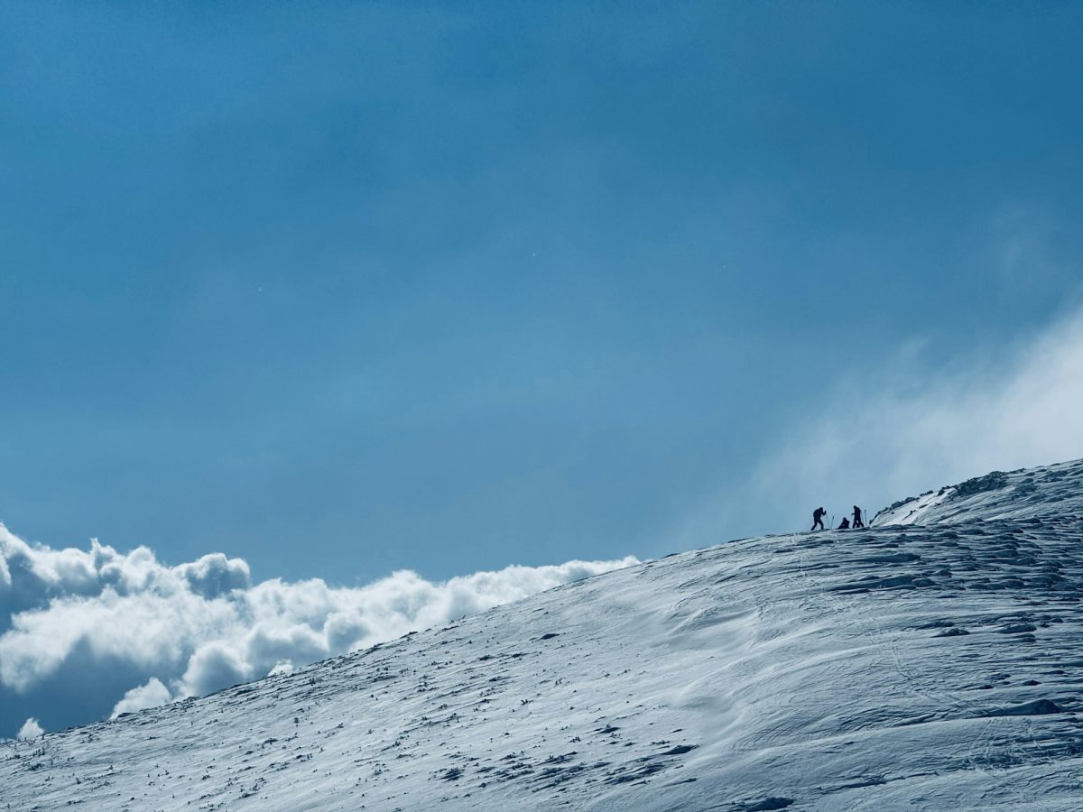 Montagna salita neve